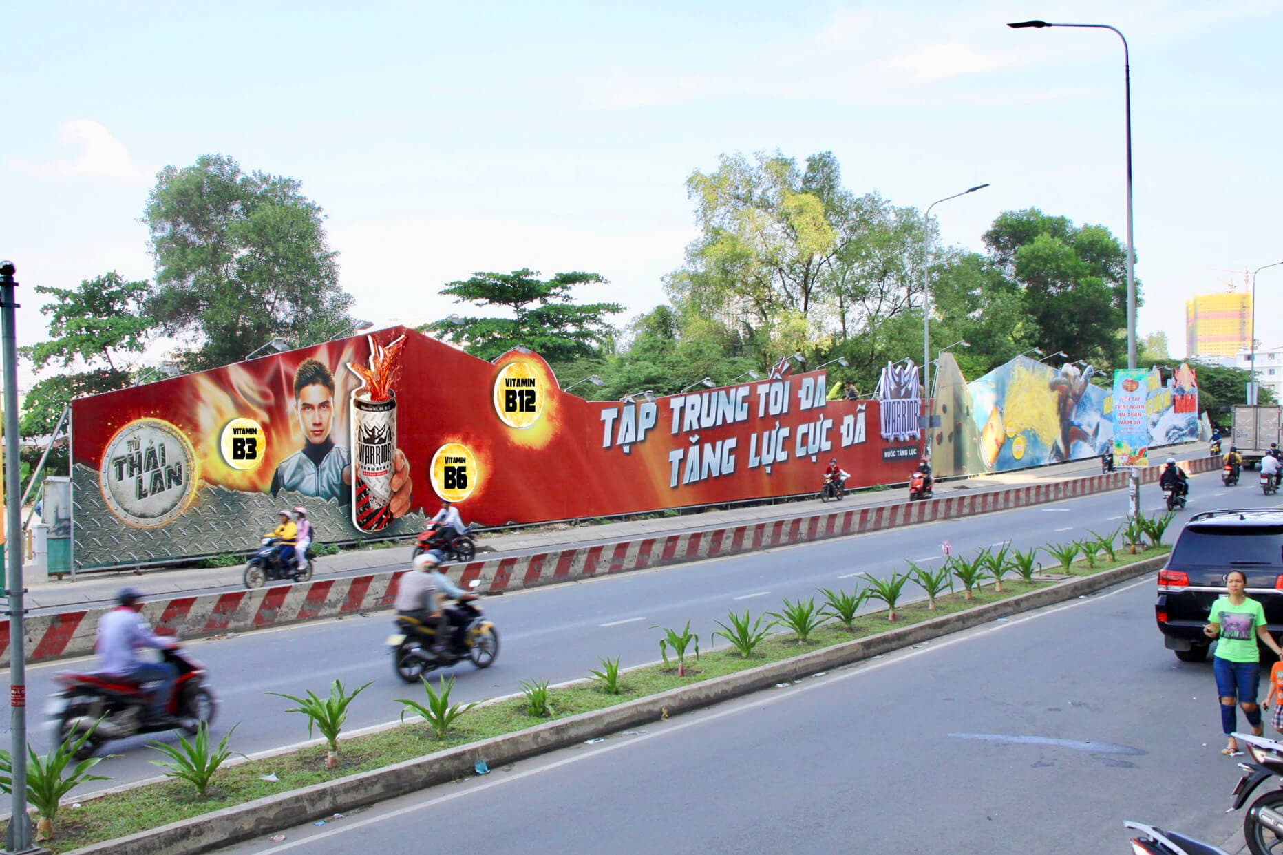 Tường rào ngã tư Nguyễn Hữu Thọ - Nguyễn Thị Thập