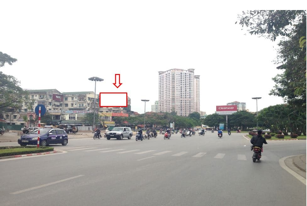 Ngã tư Nguyễn Khánh Toàn- Nguyễn Văn Huyên- công viên Nghĩa Đô