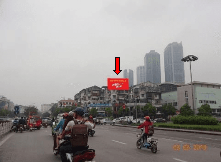Ngã 4 Nguyễn Khánh Toàn, Nguyễn Văn Huyên 