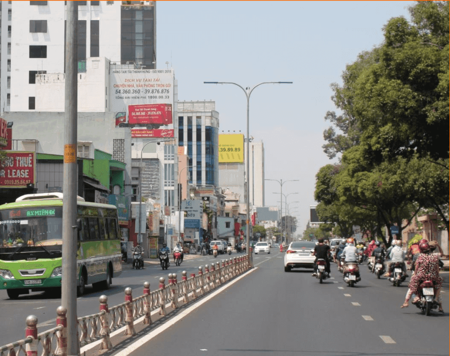 Đối diện khách sạn Tân Sơn Nhất