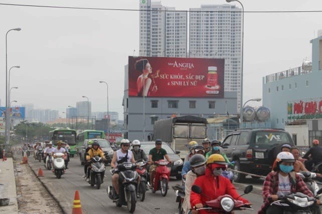 Biển ốp tường cầu Kênh Tẻ, Quận 7
