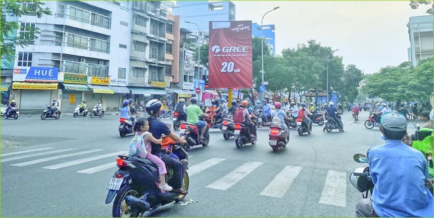 Ngã 4 Hải Thượng Lãn Ông - Phùng Hưng