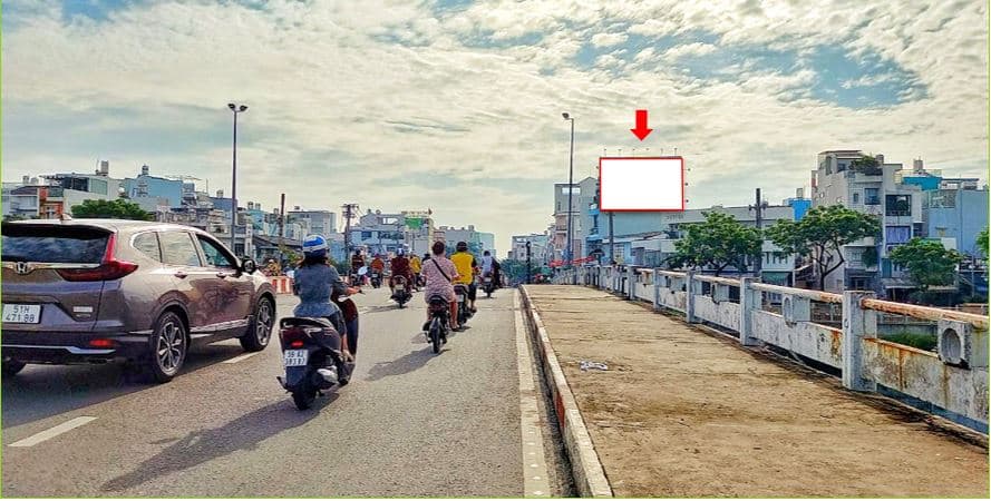 Cầu Phạm Văn Chí
