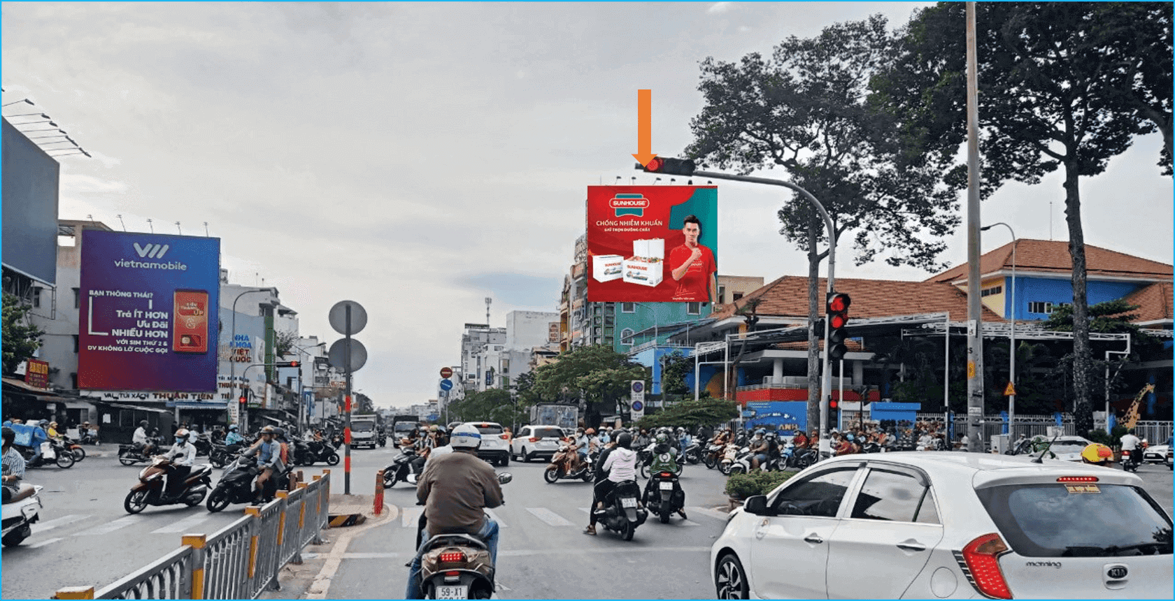 Ngã tư Nguyễn Văn Cừ -  Nguyễn Trãi