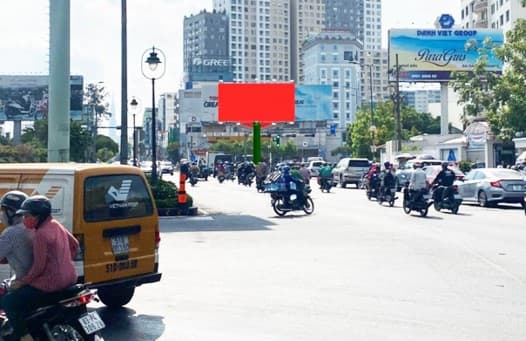 Mũi tàu Hoàng Văn Thụ - Nguyễn Văn Trỗi
