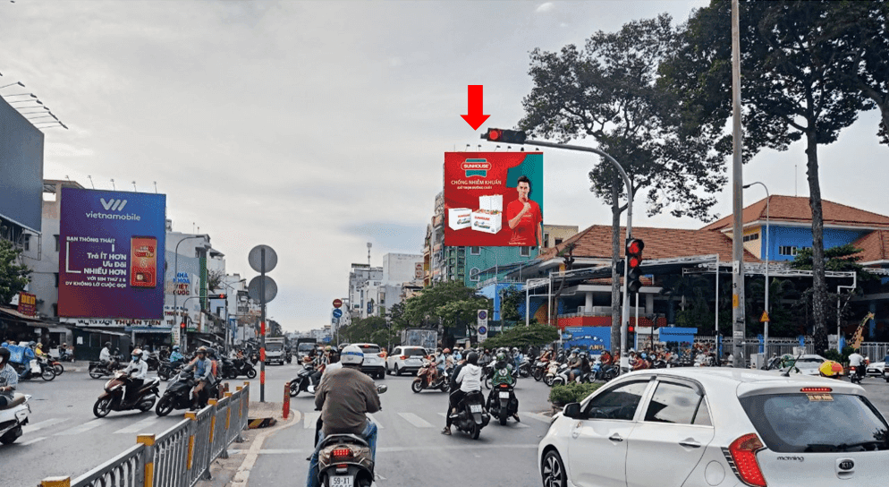 Ngã tư Nguyễn Văn Cừ - Nguyễn Trãi 