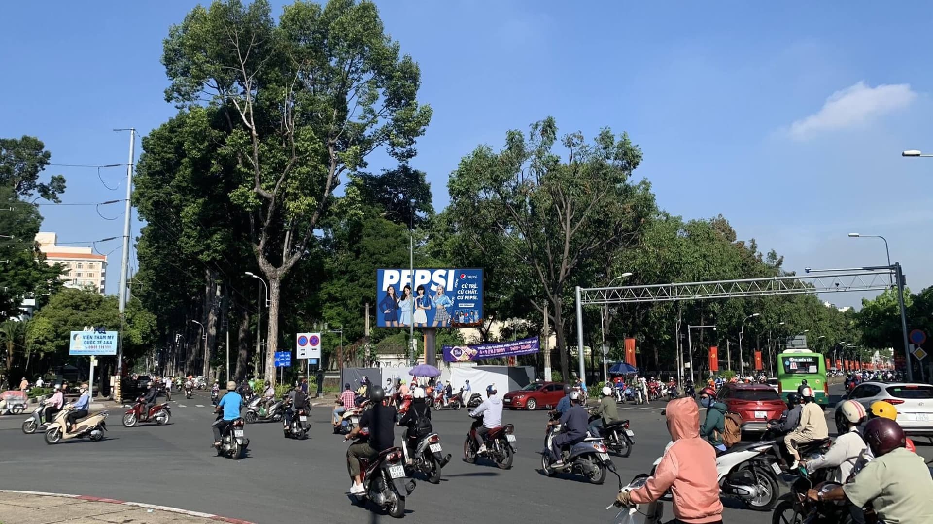 Vòng xoay Ngã Sáu Cộng Hòa