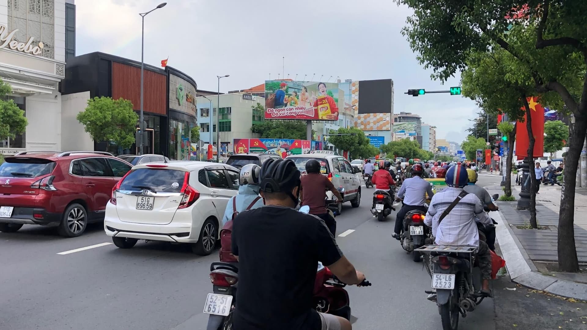 Ngã tư Nguyễn Văn Trỗi - Trần Huy Liệu